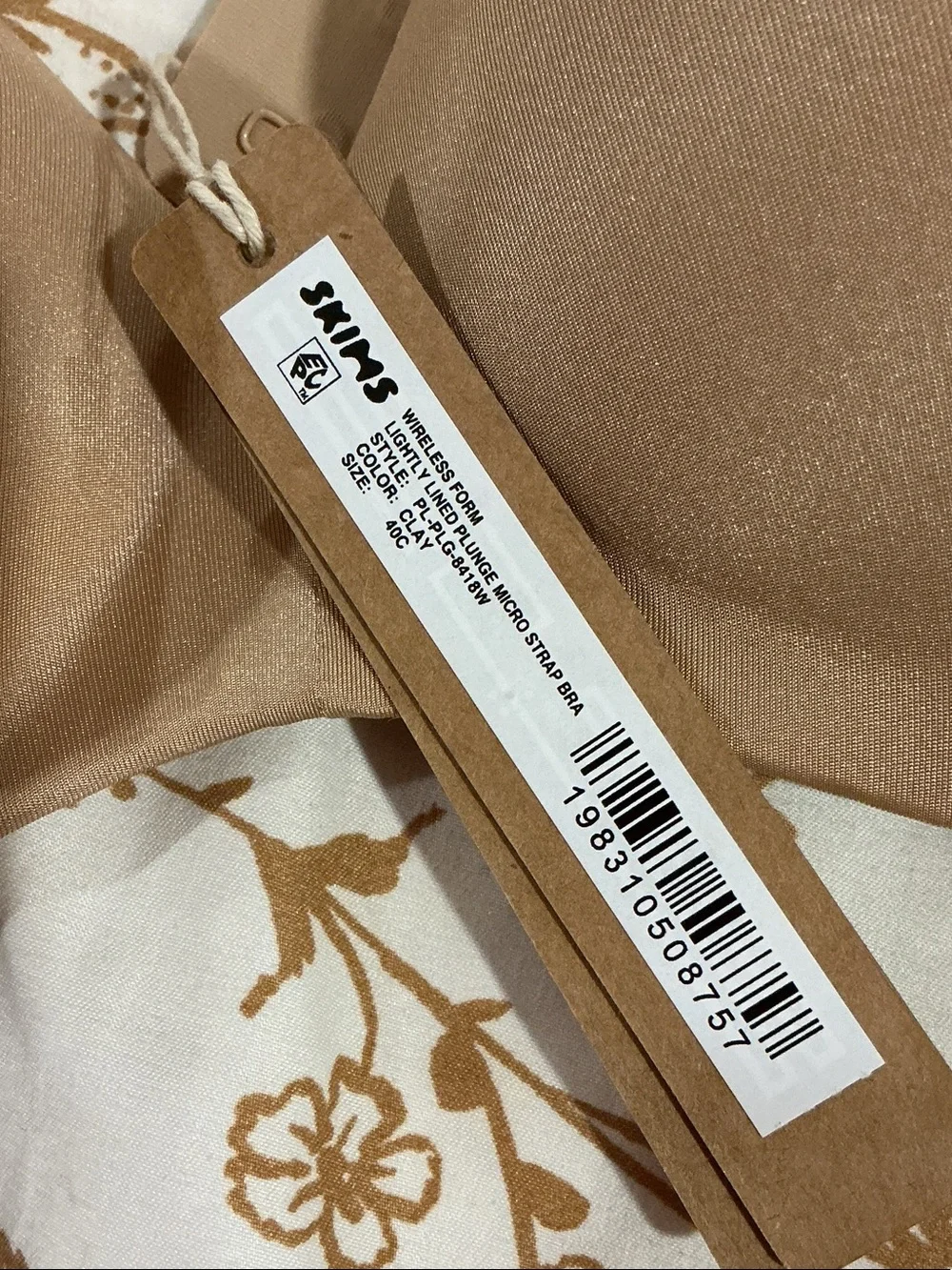 SKIMS Wireless foam lightly lined plunge Micro Strap Bra —clay size 40C NWT